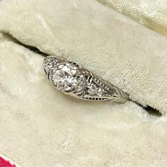 Intricate Diamond Ring 3.4g Platinum - Picture 2 of 6